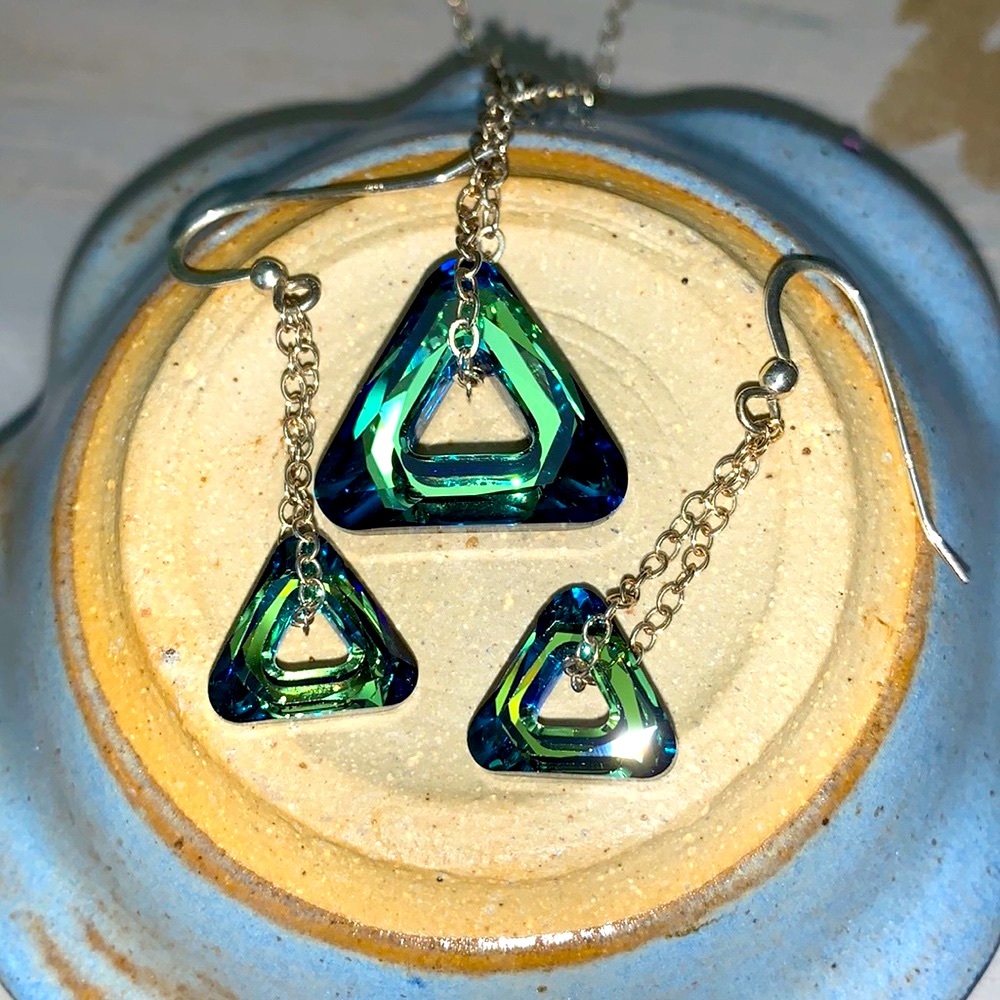 💕Triangular Austrian crystal earrings and necklace set